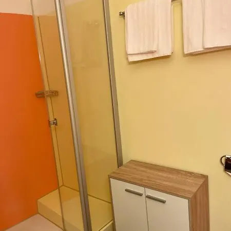 57 - Im Rottalblick - Helle Kuschelecke Geniessen Mit Bademantelgang Zur Therme Und Tv, Stellplatz Im Haus Apartment Bad Griesbach (Bavaria)
