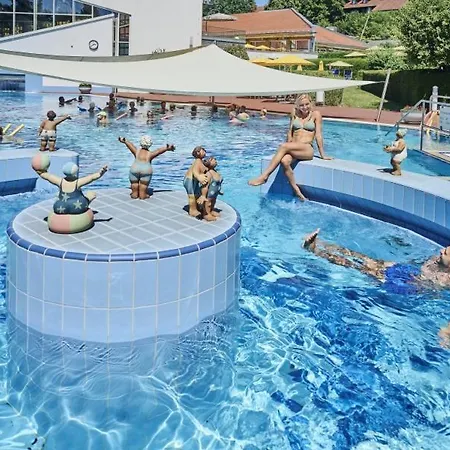 57 - Im Rottalblick - Helle Kuschelecke Geniessen Mit Bademantelgang Zur Therme Und Tv, Stellplatz Im Haus Apartment